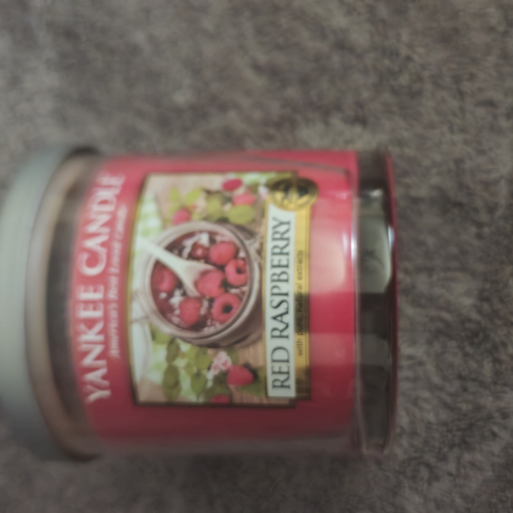 Yankee Candle Red Raspberry Scented Candle Set - Picture 5 of 8